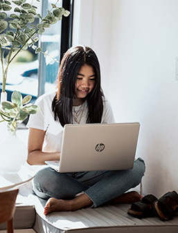 girl on laptop